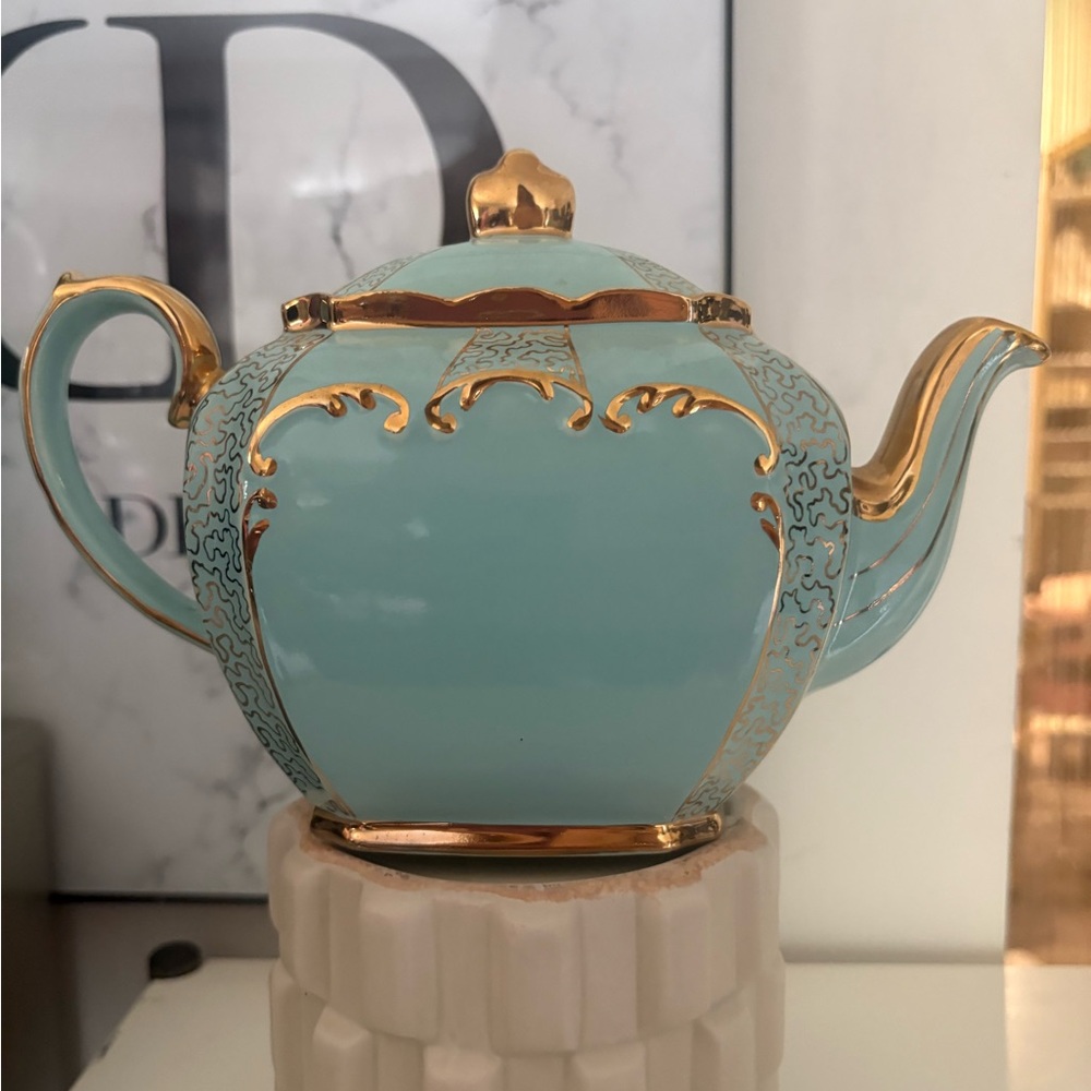 🏡Sadler England Elegant Blue and Gold Teapot